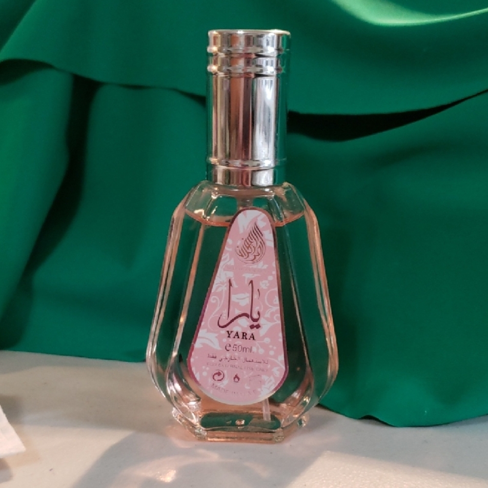 Yara PINK PERFUME 50ml  L& SILVER CAP